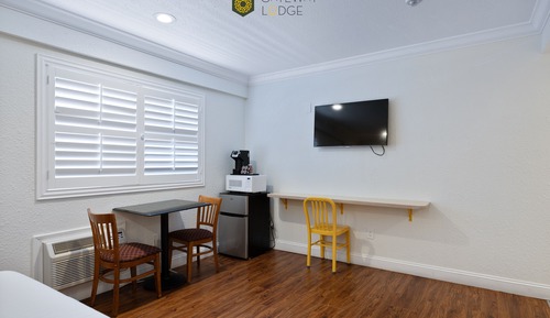 Classic Single Room, 1 King Bed, Accessible