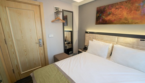 Economy Room