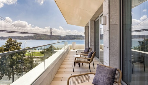 Premium Suite, River View, Corner