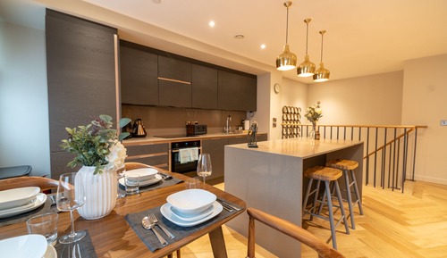 Luxury Apartment, Private Bathroom (Free Parking)