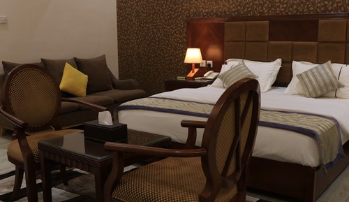 Junior Studio Suite, 1 King Bed, City View