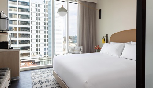 Room, 1 King Bed, Corner (Capitol View)