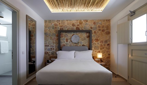 King Guestroom with Private Heated Pool and Hydromassage