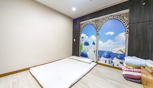 Room (Ondol Room)