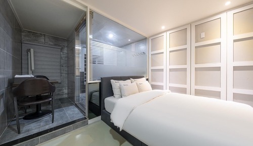 Room (Deluxe)