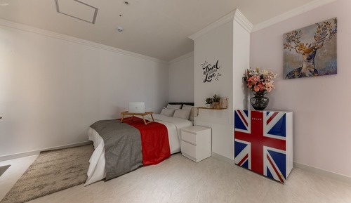 Room (Party room (additional charge applies)