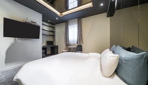 Room (Deluxe room)
