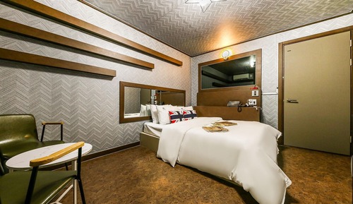 Room (Walk-only-Parking not available (Netf)