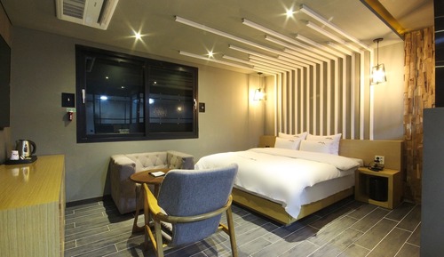 Room (Premium (65" Smart TV + Styler Equipp)