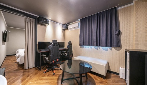 Room (Suite A/Karaoke 2 PCs (Cancellation n)