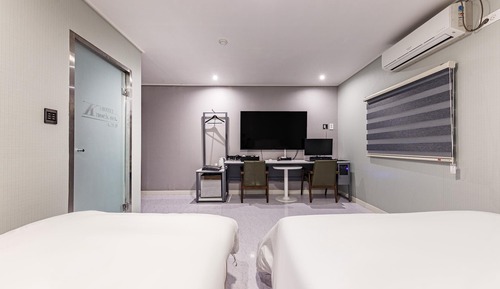 Room (Twin - Random assignment (twin bed 65)