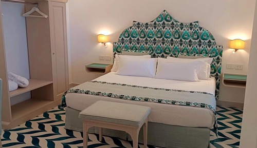 Room, 1 King Bed, Hot Tub, Sea View (Balcony)