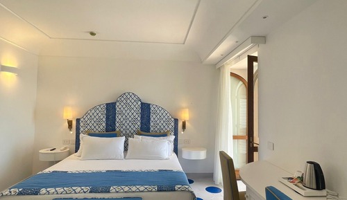 Room, 1 King Bed, Hot Tub, Sea View (Terrace)