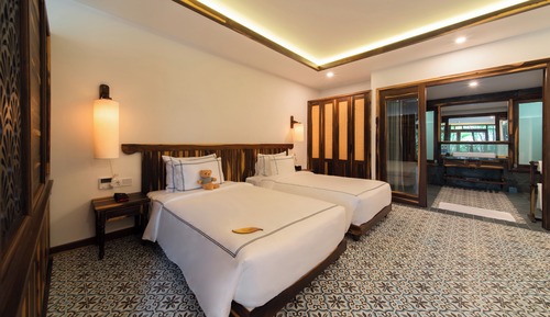 Ocean View Premium Twin + Sailing Tour
