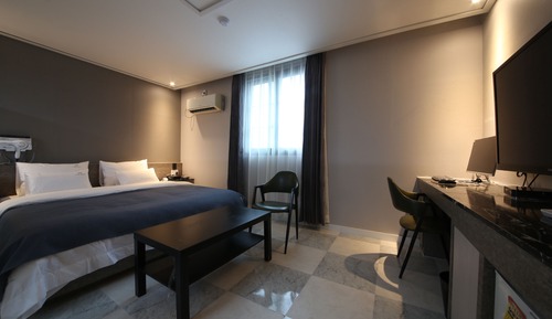 Standard Room, 1 Queen Bed
