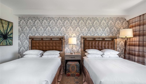 Traditional Studio, 2 Queen Beds, Accessible, Bathtub