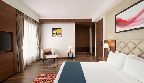 Deluxe Room, 1 Queen Bed, Accessible, Non Smoking (Mobility)