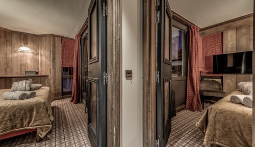 Family Room, 2 Bedrooms