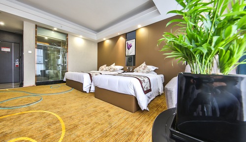 Room, 2 Double Beds, Smoking, Mountain View