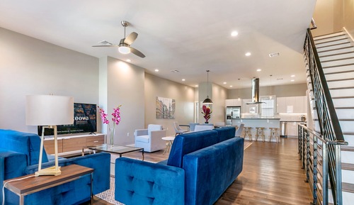 Comfort Townhome, 4 Bedrooms, Balcony