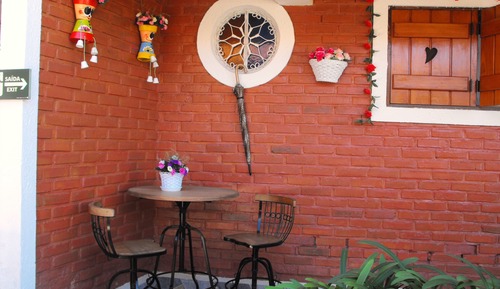 Family Room (Rosa)