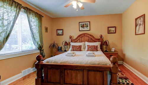 Main Floor Suite, 2 Bedrooms, Ensuite (Ground Floor)