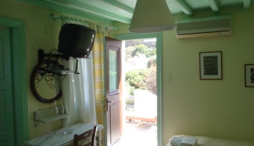 Basic Duplex, Multiple Bedrooms, Smoking, Tower