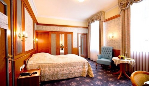 Single Room (with french bed)