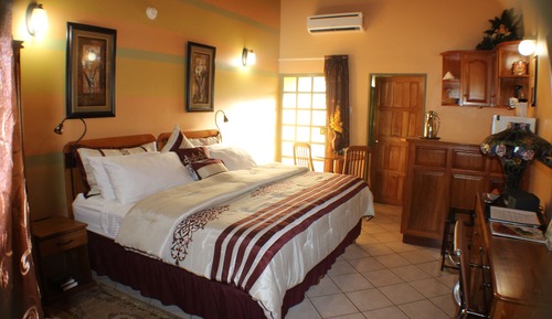 Deluxe Room, 1 King Bed, Kitchenette