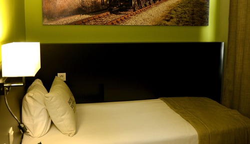 Room (Solo)