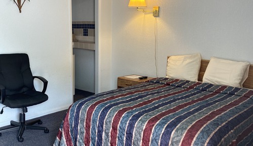 Standard Room, 1 Queen Bed