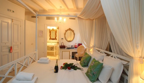 Suite, Garden View (Green)