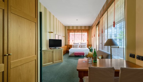 Large Studio with Kitchenette