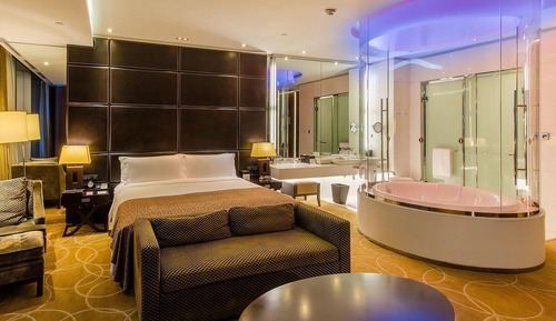 Club Room, 1 King Bed, Accessible, Club Lounge Access (Lake View)