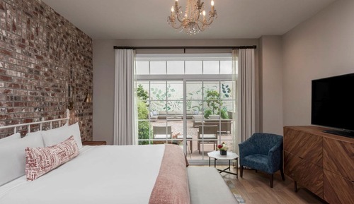 Deluxe Room, 1 King Bed, City View