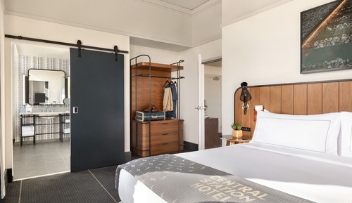 1 King Compact Main Cabin (Mobility Hearing Accessible w Tub)