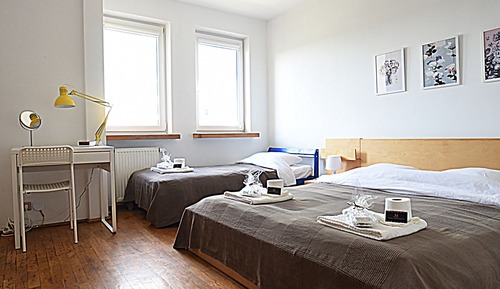 Triple Room, Multiple Beds, Shared Bathroom ('3')