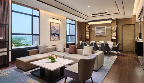 Royal Suite, 1 King Bed, Accessible, Lake View (Lounge Access)