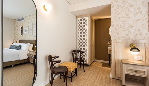 Premium Room, 1 King Bed, Non Smoking, City View