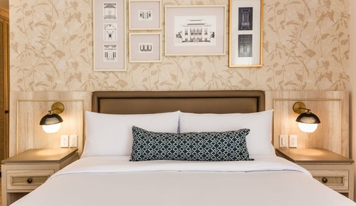 Deluxe Room, 1 Queen Bed, Non Smoking