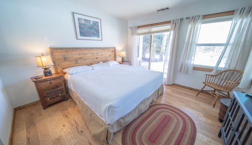 Signature Condo, 2 Bedrooms, Fireplace, Courtyard View (Quicksilver 1626)