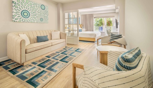 Studio, 1 King Bed, Balcony, Pool View, Accessible.