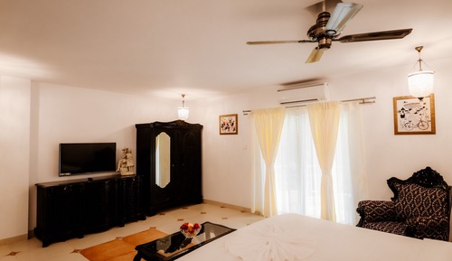 Royal Studio Suite