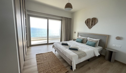 Premium Apartment, 3 Bedrooms, Sea View, Beachfront