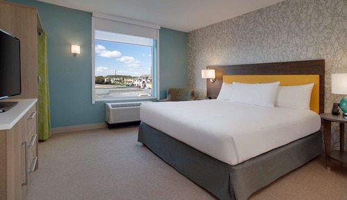 Suite, 1 King Bed, Accessible, Bathtub (Mobility & Hearing)