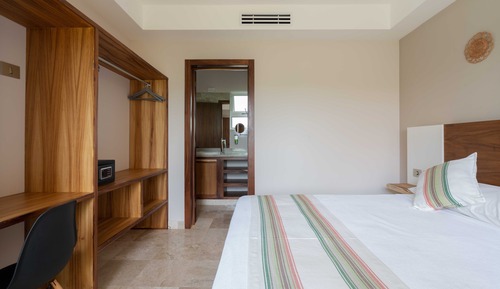 Superior Apartment, 2 Bedrooms, Pool View