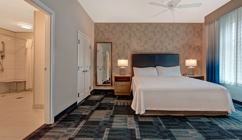 Studio, 1 King Bed, Accessible, Bathtub