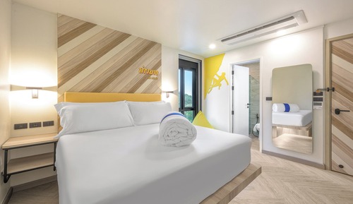 Room, 1 King Bed (COSI)
