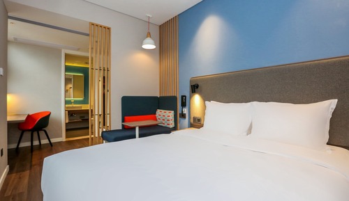 Standard Room, 1 King Bed