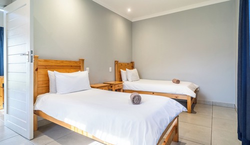 6 Sleeper Beach House (2 BR 2 BTHRM sv)
